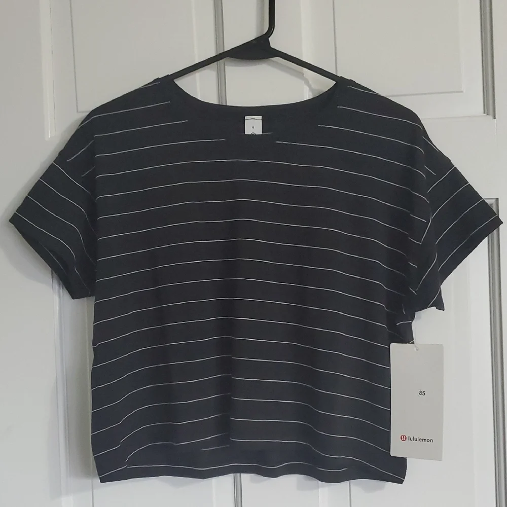 NWT lululemon Cates Tee Sz 4 Black/White Stripe